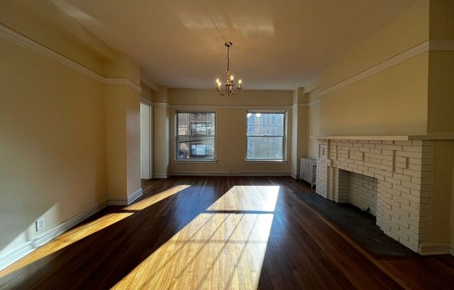 1 bed, 1 bath, 572 sqft, $1,485, Unit Old King Edward 17