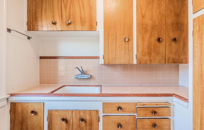 Studio, 1 bath, 430 sqft, $1,375, Unit 106