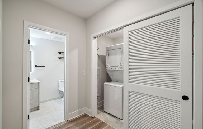 Studio, 1 bath, 431 sqft, $1,350, Unit 7