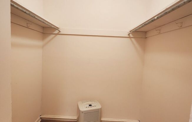 1 bed, 1 bath, 454 sqft, $1,275, Unit H-14