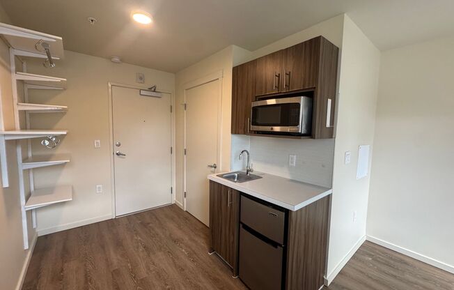Studio, 1 bath, 179 sqft, $1,040, Unit 218