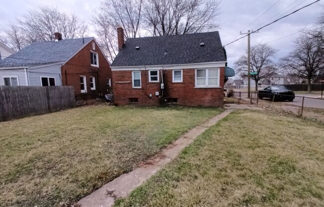 3 bedroom/1 bath brick bungalow on East Side! - PRICE REDUCED
