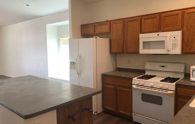 3 beds, 2 baths, $1,650