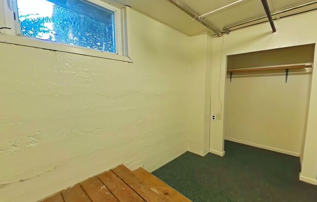 Room ~ Close to Campus