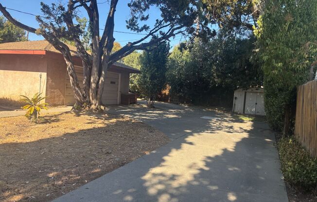 County Home In The City!!!  RV Access = Boat Parking!!!