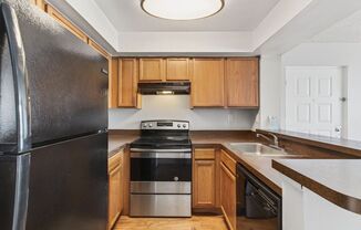 ONE BEDROOM ONE BATHROOM!! WATERFRONT COMMUNITY!