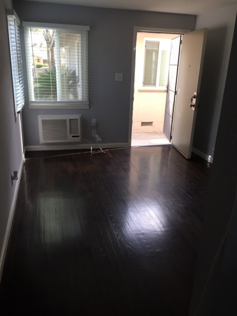 1 bed, 1 bath, 637 sqft, $1,200