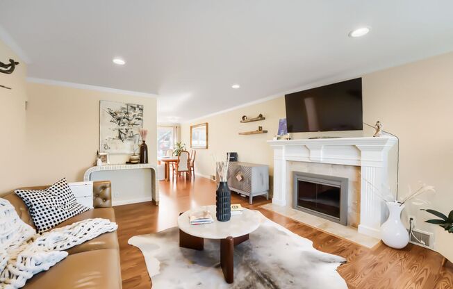 Charming 3-Bedroom Lakeridge Home with Large Fenced Backyard