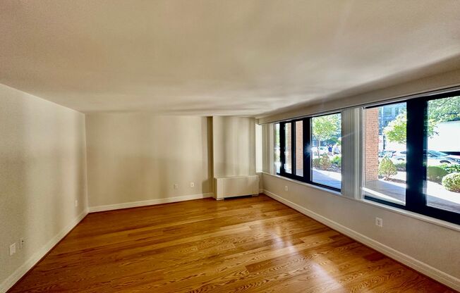 1 bed, 1 bath, 600 sqft, $3,100, Unit 0127
