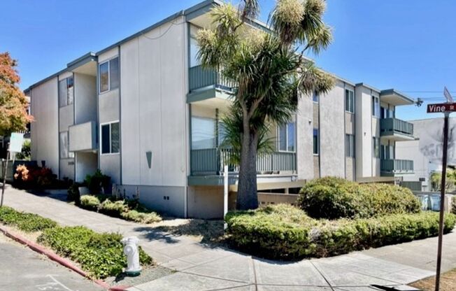 2 beds, 1 bath, $3,695, Unit 1D