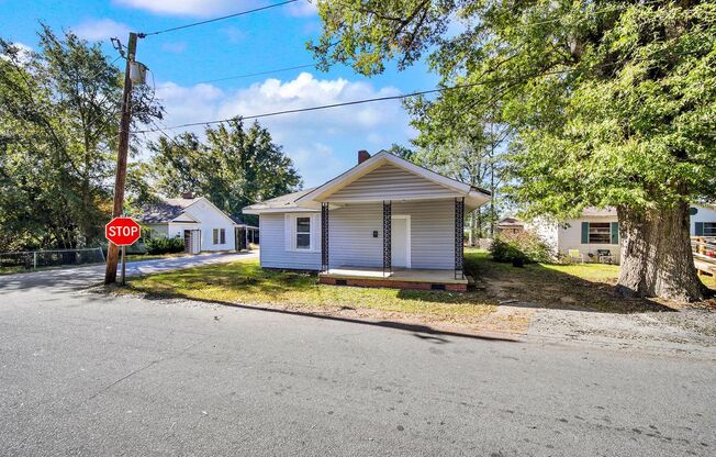 Newly renovated 2 Bedroom 1 bath charming home in Chester!