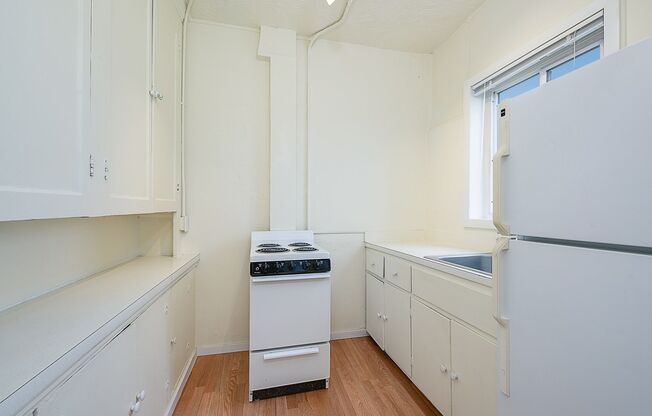 Studio, 1 bath, 359 sqft, $1,325, Unit 403