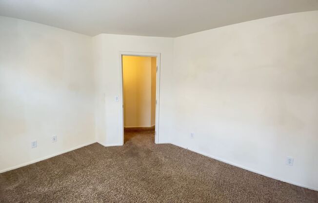 HOME IN AVONDALE WITH LAKE VIEW!!!