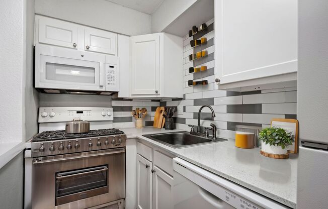 The Atrium - Beautiful Remodeled Apartments
