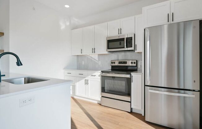 2 beds, 2 baths, 1,027 sqft, $2,550, Unit 501