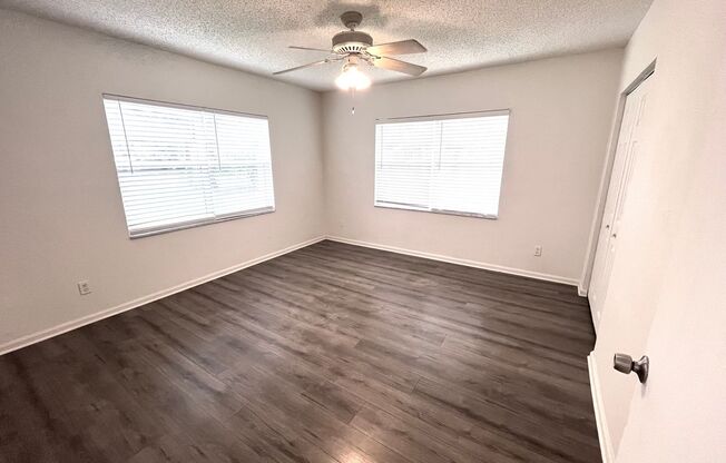 2 beds, 1 bath, $1,595