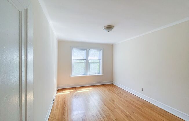 2 beds, 1 bath, 822 sqft, $2,150, Unit 5036-2
