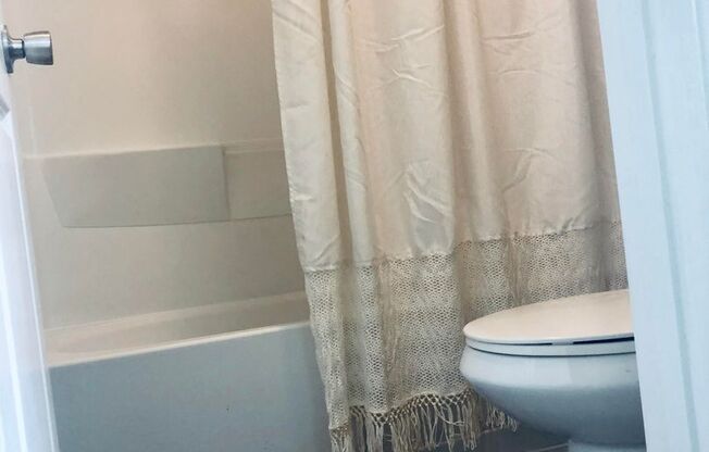 2 beds, 2 baths, 1,150 sqft, $1,599, Unit 0603