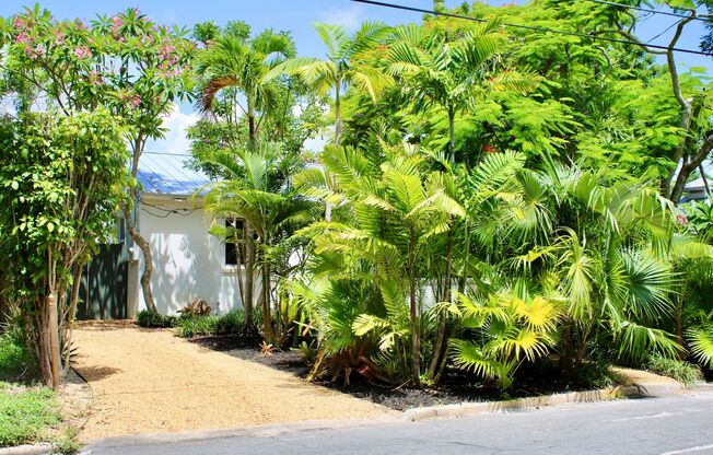Fully Renovated 3/3 Northwood Home with Guest Cottage – Move-In Ready!
