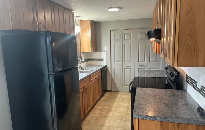 2 beds, 1 bath, $1,695