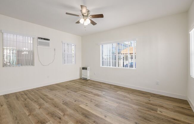 Studio, 1 bath, 423 sqft, $1,695, Unit 06