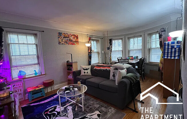 2421 W LUNT