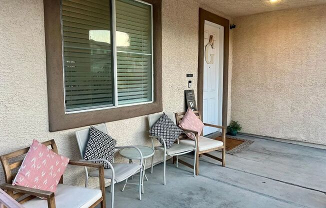 Spacious & Stylish 4-Bed in Summerlin with Balcony Retreat