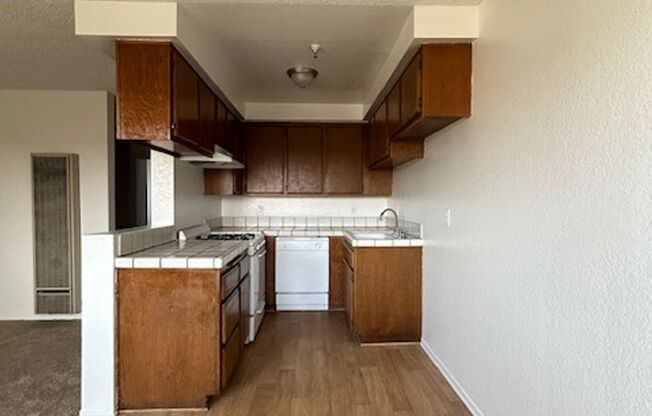 2 beds, 2 baths, $2,295, Unit 02