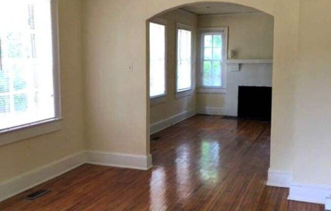 Move-in Ready NOW! Freshly updated, great Matthews location! Pet-Friendly!