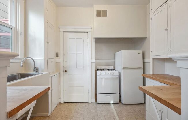 1 bed, 1 bath, $2,595