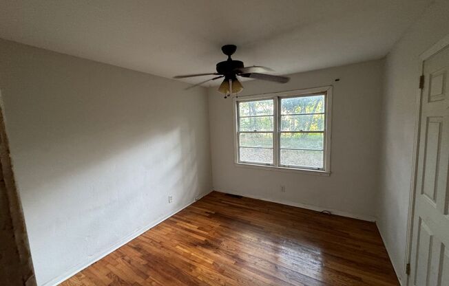 3 beds, 1 bath, $1,300