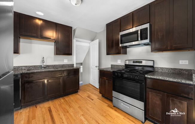Perfect Single Family Home in Evergreen Park
