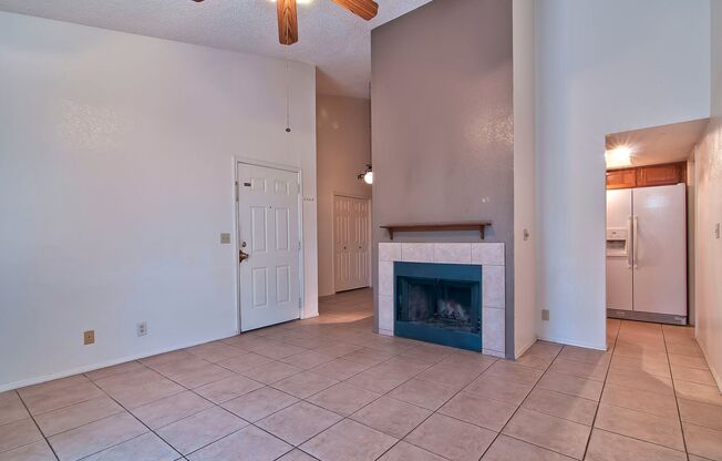 1976 N LEMON TREE LN
