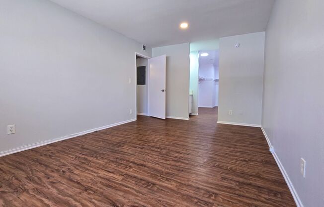 3 beds, 2 baths, 1,350 sqft, $2,898, Unit 33