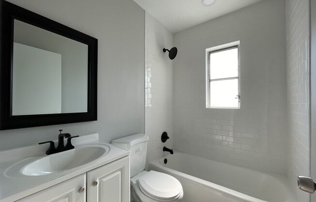 2 beds, 1 bath, $1,550, Unit 2704 E. Columbus Dr., Apt. C