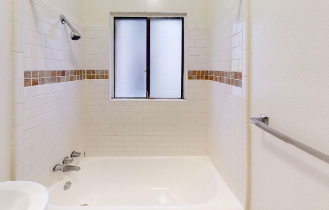 Studio, 1 bath, 450 sqft, $1,370.42, Unit 207