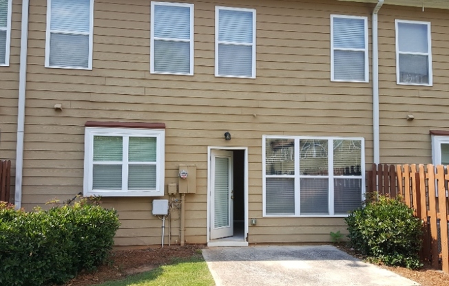 404 SAINT CLAIRE DR