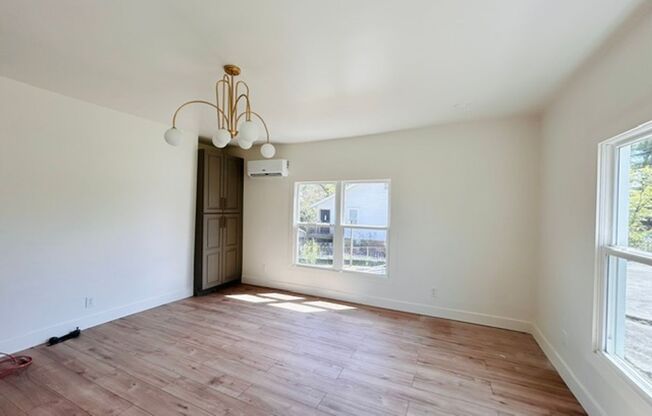 Knoxville 37920 - 1 bedroom, 1 bath unit on Second Floor - Contact Tara Hayes (865) 242-8010