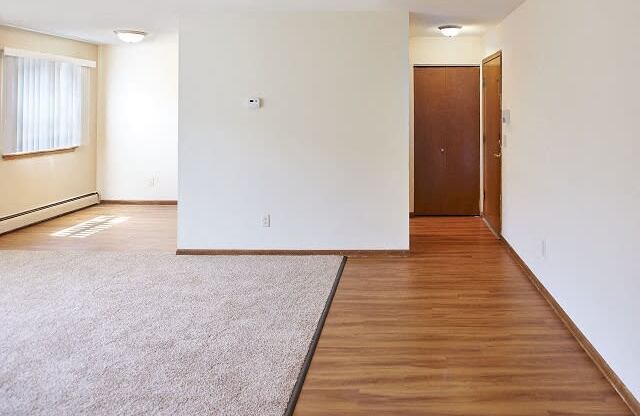 Unfurnished Living Room at Greenway Apartments, Minneapolis, MN, 55408