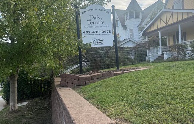 Daisy Terrace Apartments (1110 S. 30th Ave.)