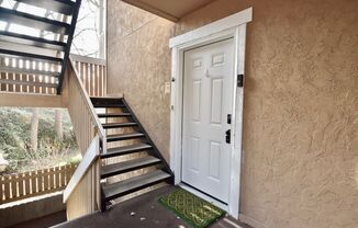 Remodeled 2 Bedroom 2 Bath Unit with Great Amenities! $500 off first month rent!