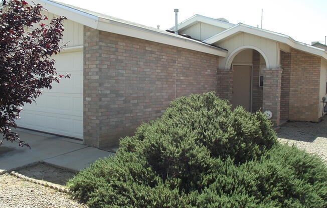 East El Paso 3 bed Refirg A/C
