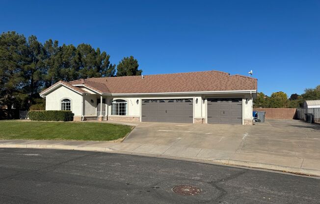 BLOOMINGTON PROPERTY - NEWLY REMODELED, RV PARKING, POOL, NO HOA