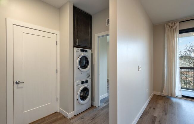 2 beds, 2 baths, 1,115 sqft, $1,750, Unit 122