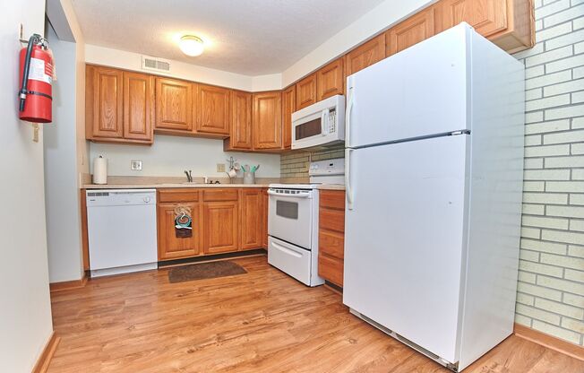 2 beds, 1 bath, 775 sqft, $975, Unit 1227-06