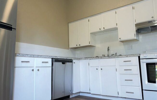 1 bed, 1 bath, 580 sqft, $1,200, Unit 25Th440#1