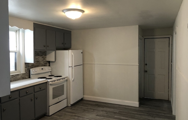 3 beds, 1 bath, 1,100 sqft, $2,700, Unit 2