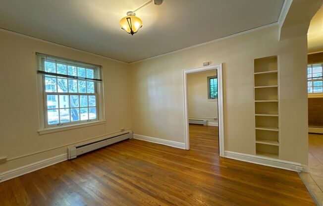 1 bed, 1 bath, 605 sqft, $1,250, Unit B-12