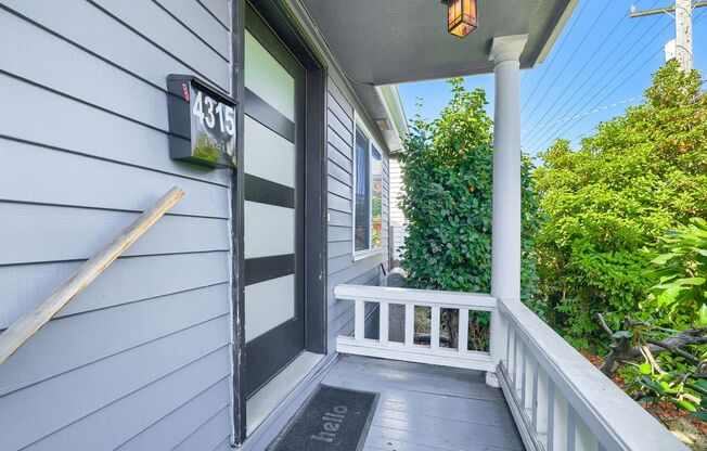 Amazing 3bed/4bath Home with 3 Additional Flex Rooms in University District!