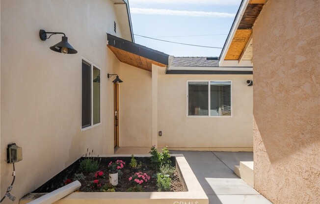 3872 3 AVE